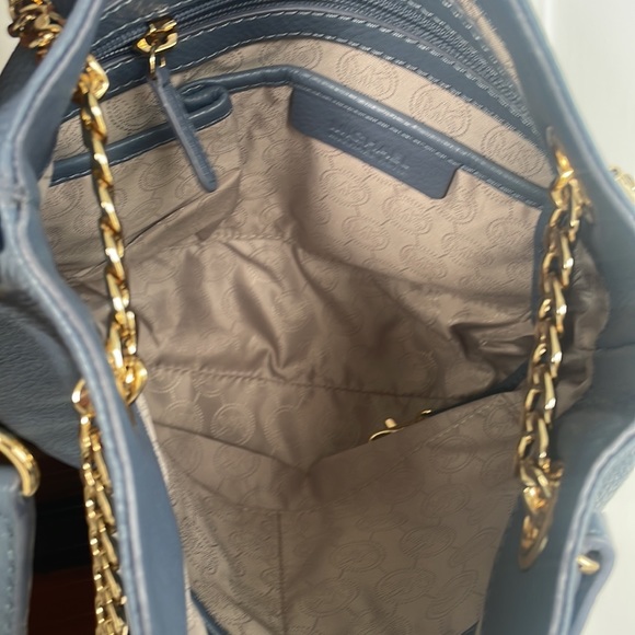 Michael Kors summer blue chain link crossbody - NWOT - Picture 5 of 7